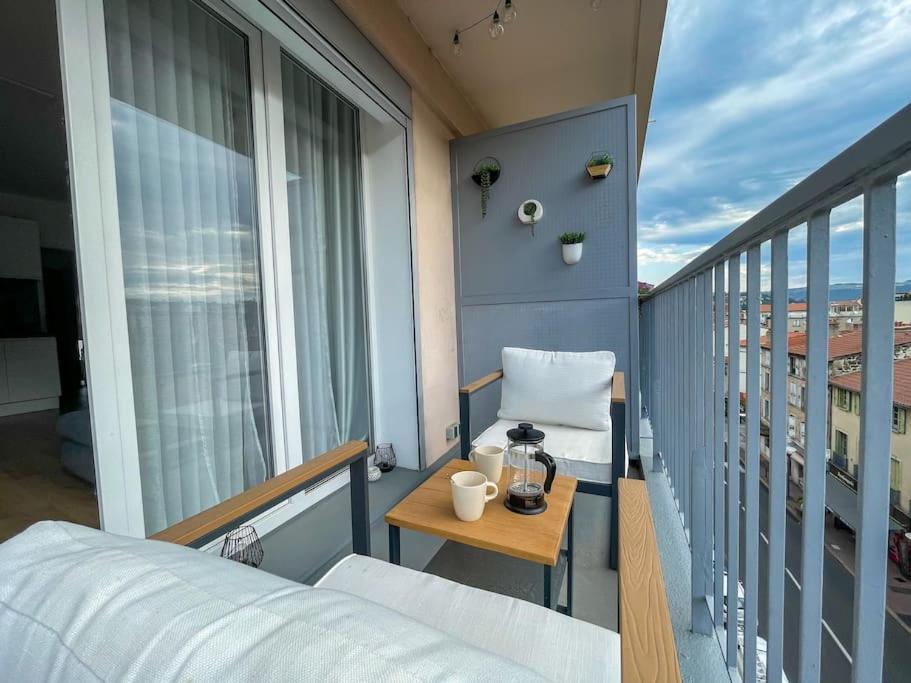 Le Lagon Bleu - Appt Wifi Parking Balcon Le Puy-en-Velay エクステリア 写真